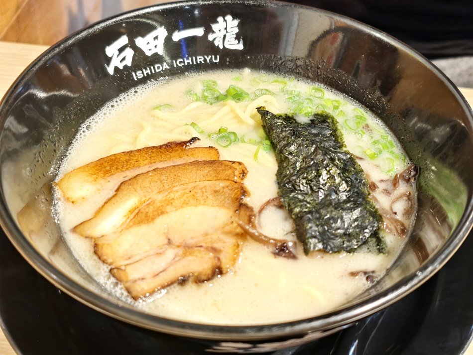 石田一龍台灣初號店
